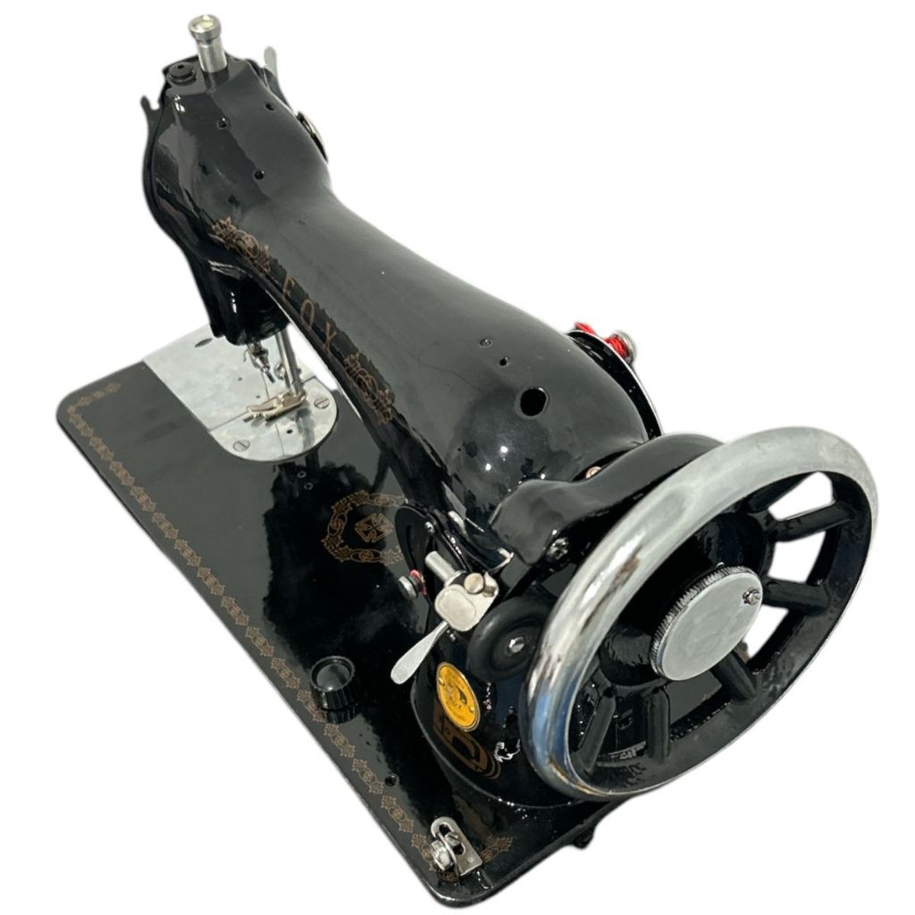 Maquinha De Costura Domestica SEM MOTOR Reta Famosa Pretinha